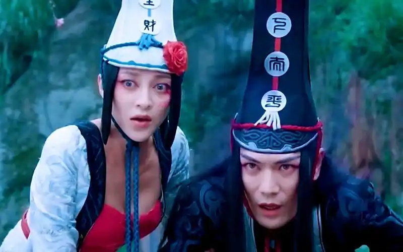 黑白无常逆袭成功,却被李星云除掉,各大门派纷纷夺取龙泉宝藏