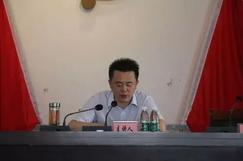 区委常委常务副区长张明同志到黄土镇专题宣讲省委十一届三次全会市委