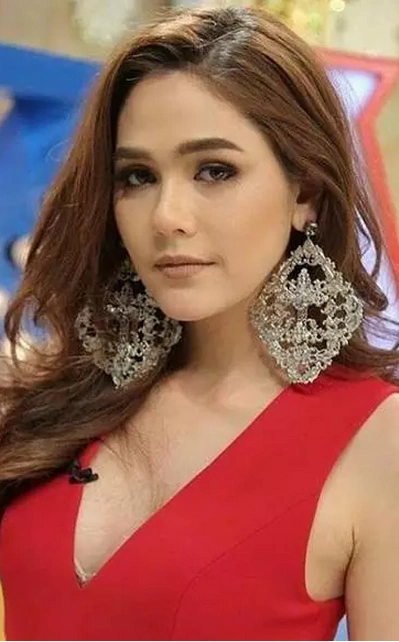 你可以叫她"香波",也可以叫"小香",还有人直接就唤她为"泰国冰冰"!