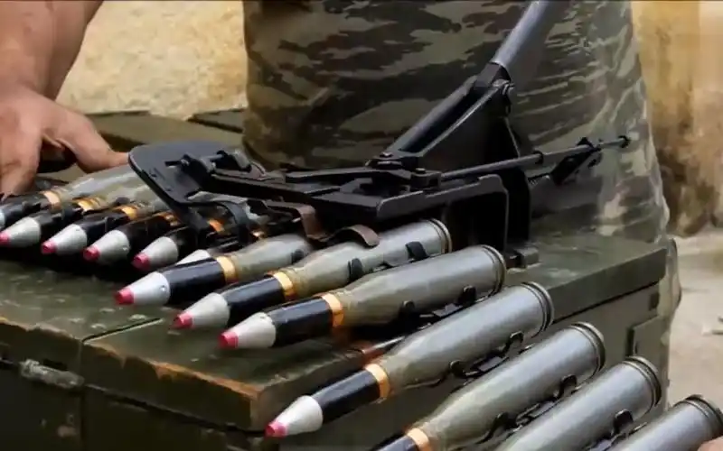 23毫米机炮装弹看着好累人 几梭子打完感觉真痛快