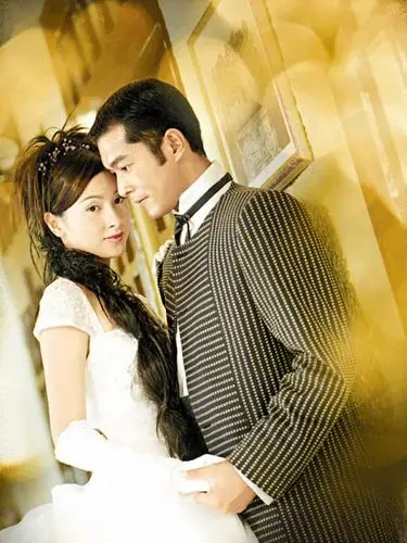 杨恭如曾经还勾搭过古天乐,当时古天乐正在和黄纪莹拍拖,可是却曝出