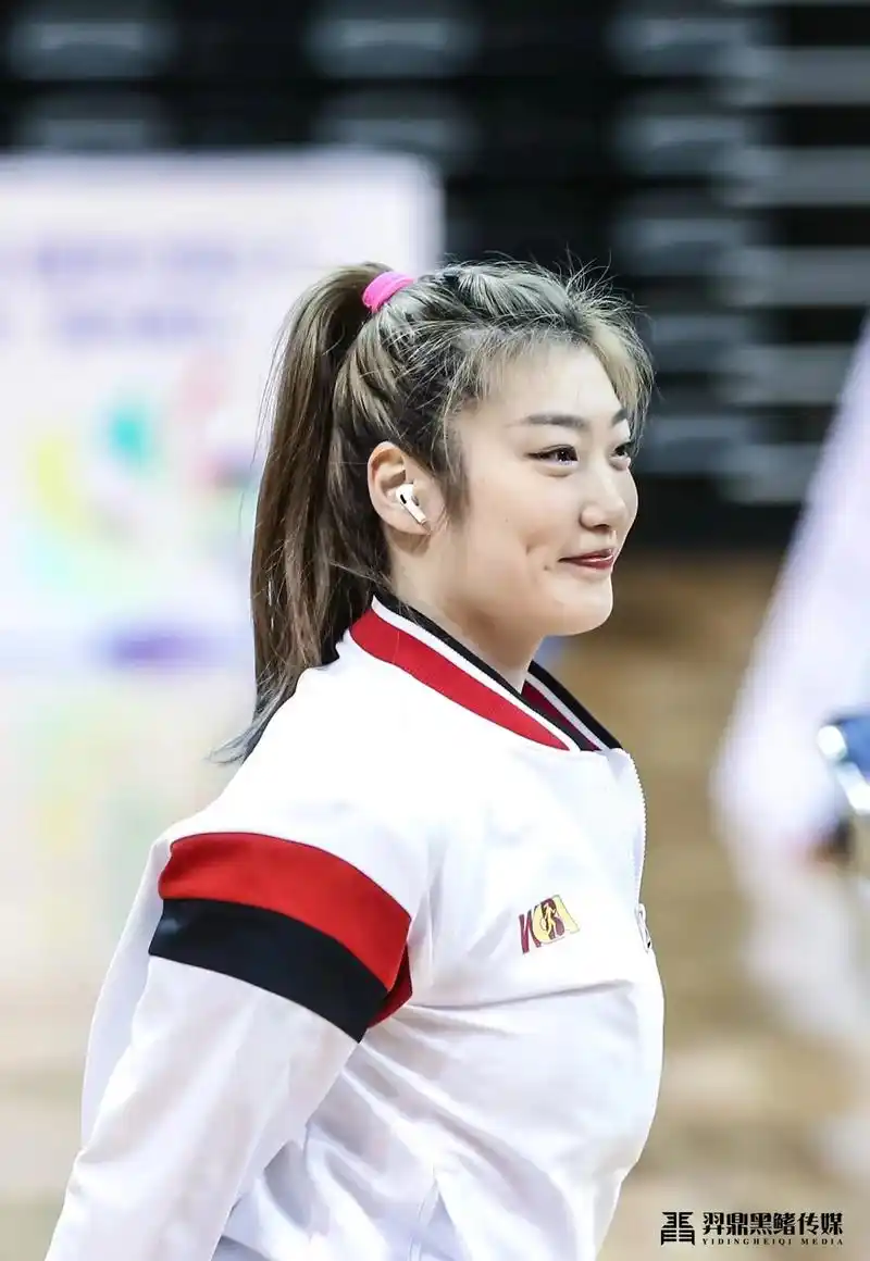 我喜欢的人,身上有光,光而不耀,且与光同尘#女篮李梦 #中国 - 抖音