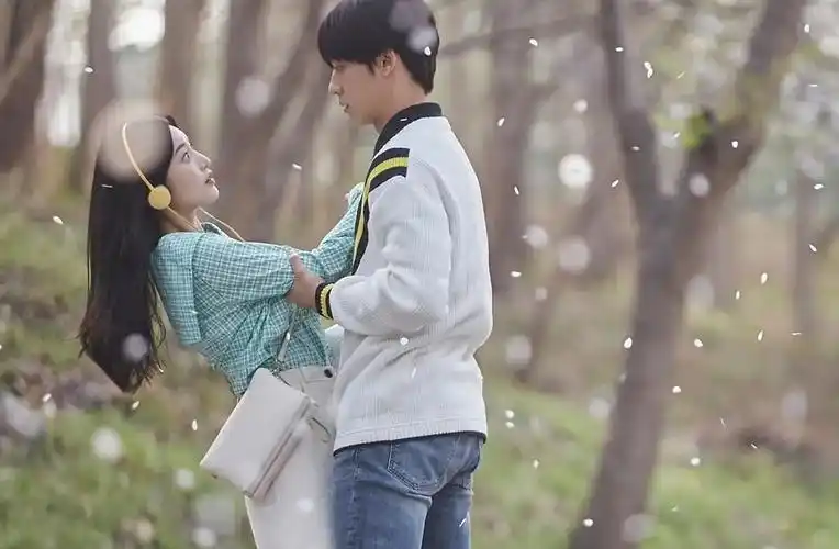 韩剧《再次十八岁》吃了人生后悔药,和自己的倒霉蛋人生和解(再次十八