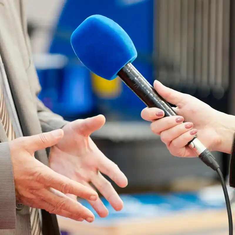 名律来了# 【记者采访被打 打人副所长等3人被拘】  5月30日,一名