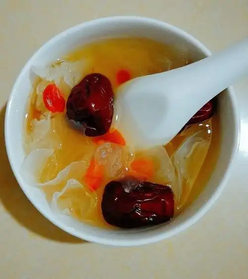 红枣冰糖银耳汤