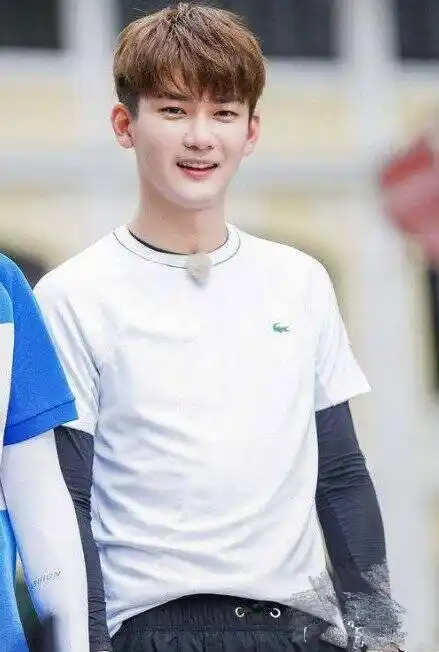 胡一天熊梓淇跳魔性舞蹈c哩c哩,大秀舞姿,网友:还挺有看头