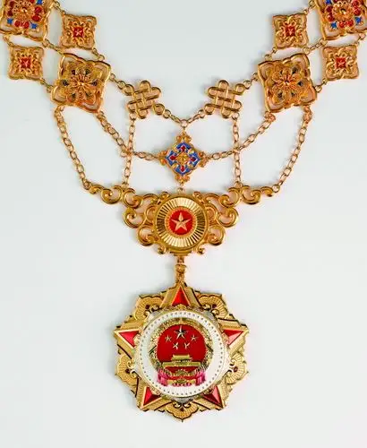 "共和国勋章"亮相明日上午颁授