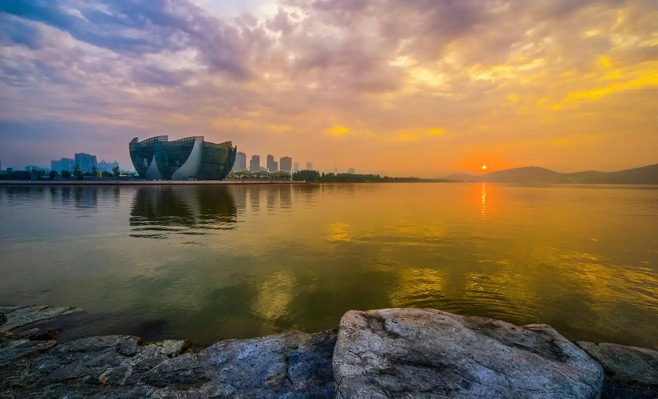 品味徐州之美,不可错过的胜地莫过于云龙湖和云龙山.