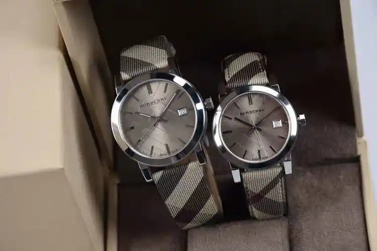 代购巴宝莉手表圆形情侣表真皮带手表女表bu9111bu9017bu9112