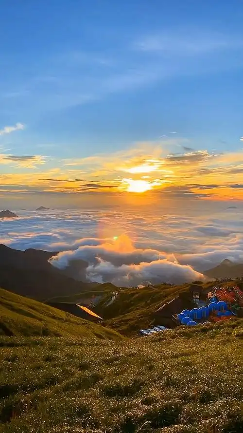 凌晨四点起床,在武功山金顶看到真的美的日出云海,一切都值了!