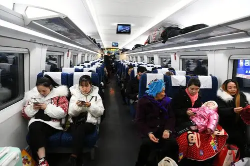 贵州90后动车医生罗蓉海的春运故事