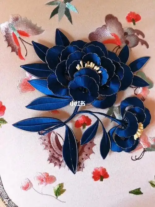 一个仿故宫点翠小缠花