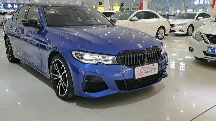 最新上架20年宝马325i耀夜