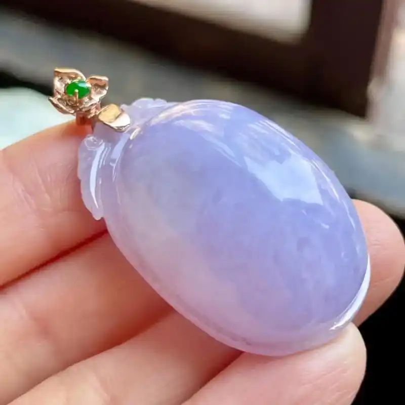 糯冰种紫罗兰翡翠福瓜挂件.翡翠硬度高,但因质地脆,易碎,经强 - 抖音
