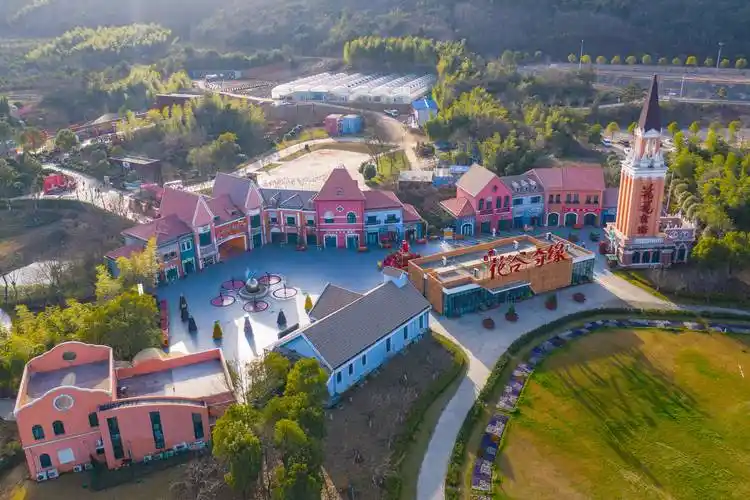 一起,从常州市区自驾,沿着金武快速路走,很快就来到了金坛茅山旅游