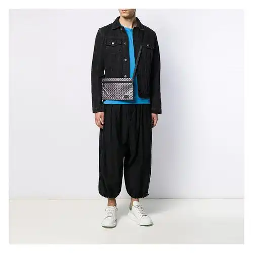 issey miyake/三宅一生 19年秋冬 男包 包包 男性 银色 单肩包 bb99ag