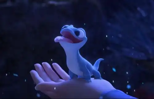 冰雪奇缘2:雪宝地位不保,萌宠火蜥蜴"布鲁克"成女王新宠