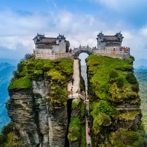 贵州旅游3天2晚私家团贵阳荔波小七孔西江千户苗寨镇远古城梵净山