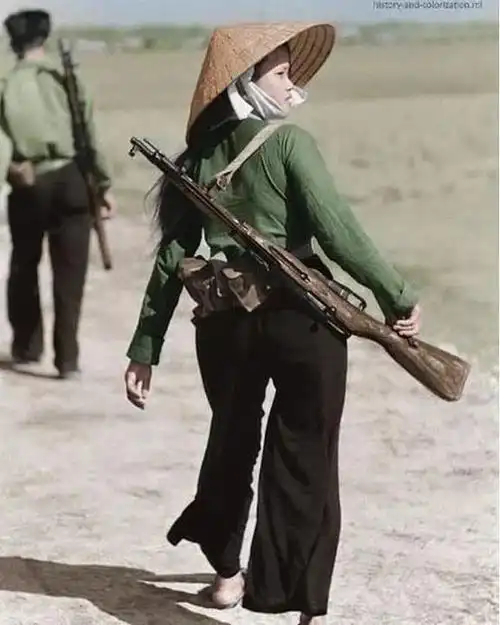 战争中的女人既然无法阻止那就从容面对