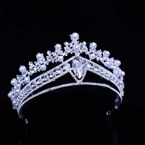 新品法式雪白珍珠新娘皇冠合金钻石效果水钻王冠结婚礼服表演头饰