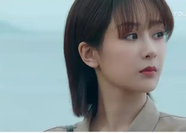 女心理师杨紫妆容遭质疑落水后仍是浓妆章若楠的落水妆自然