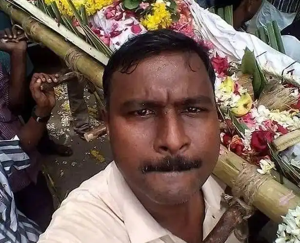 比如 兰博基尼出现 印度人纷纷把车主堵在马路中间 干啥?