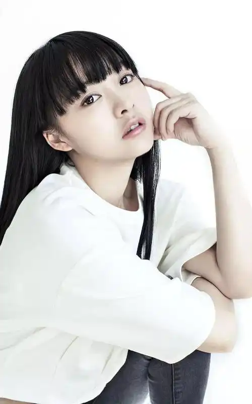 90后浙江美女余心恬俏丽多姿楚楚动人