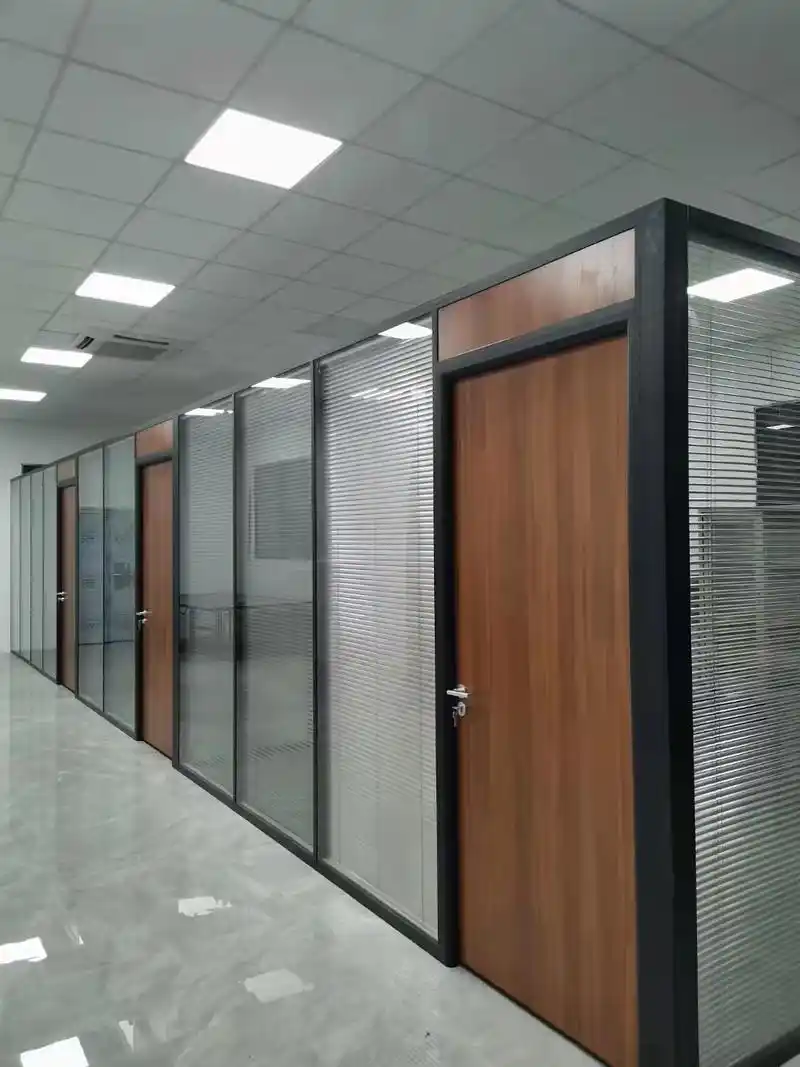 双玻百叶玻璃隔断-选帕特鑫-专业办公玻璃隔断厂家