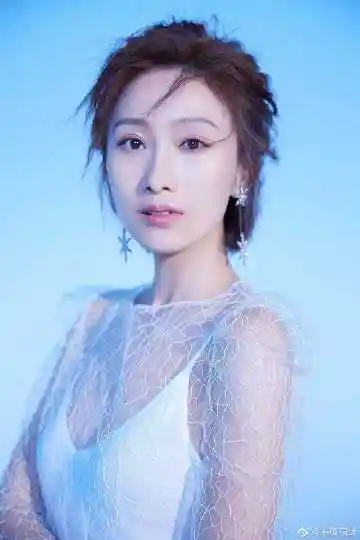 世界 《陪你漫步这个世界》是由王晓明执导,印小天,李诚儒,肖涵,柴鸥