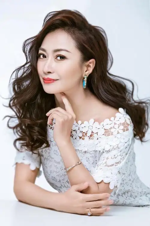 歌唱家张远唱响《夜空最亮的星》原创mv致敬抗疫英雄