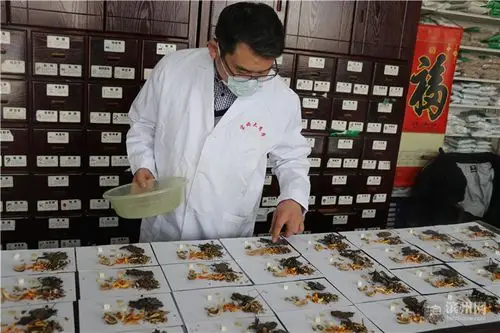 暖!邹平西董街道中药师:每天睡不到5小时 抓药赠药助抗疫