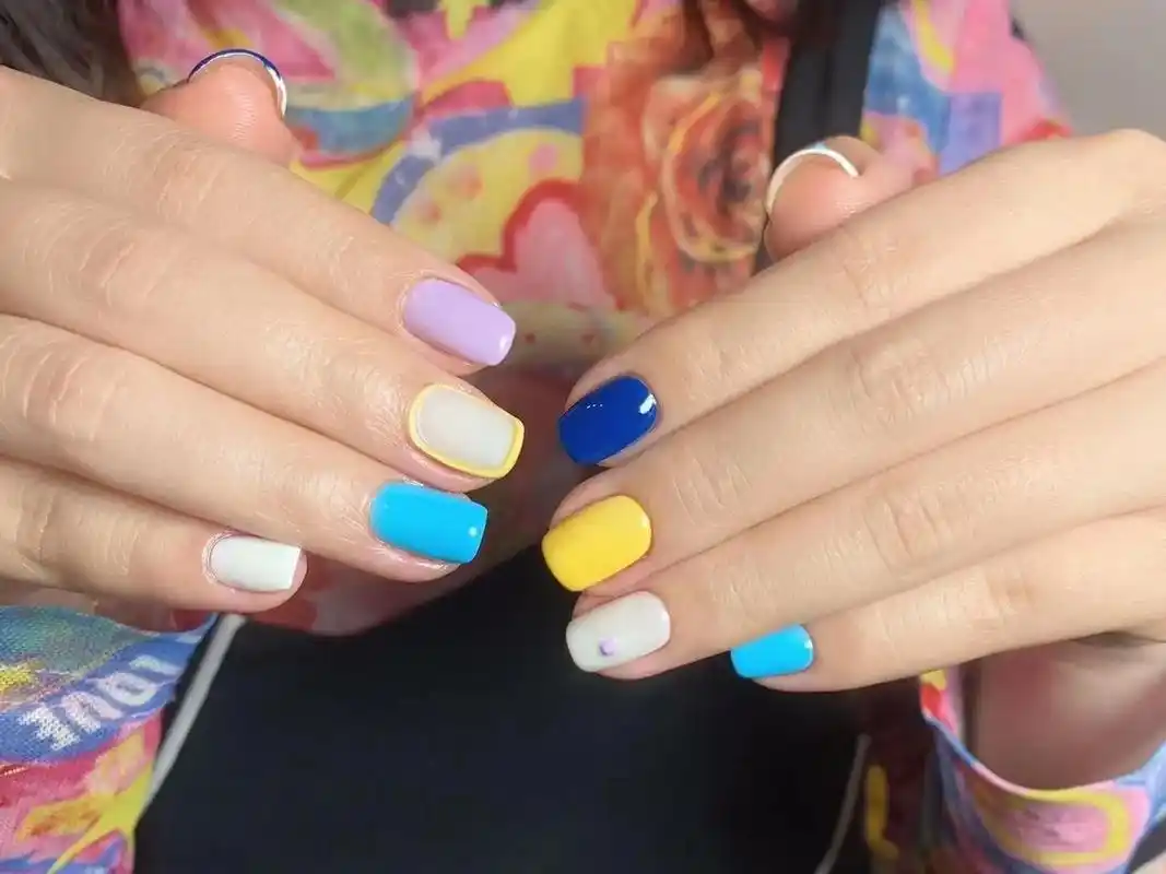 美甲款式 #美甲图片2021新款式   超级好看的短指甲美 - 抖音