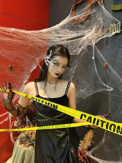 暗黑风妆容蛇女