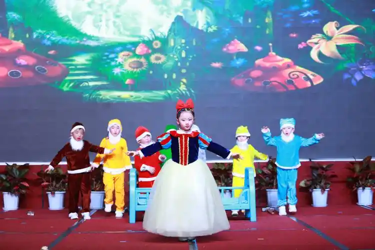 大三班童话剧《白雪公主》