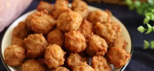 炸肉丸子放淀粉还是面粉都不对这样做才能外酥里嫩