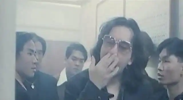 古惑仔经典动作,郑伊健掏耳,大飞抠鼻,最服乌鸦叼烟掀桌子!