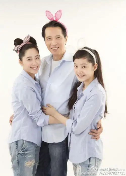 崔始源高调示爱愿等6年 图揭欧阳娜娜全家高颜值