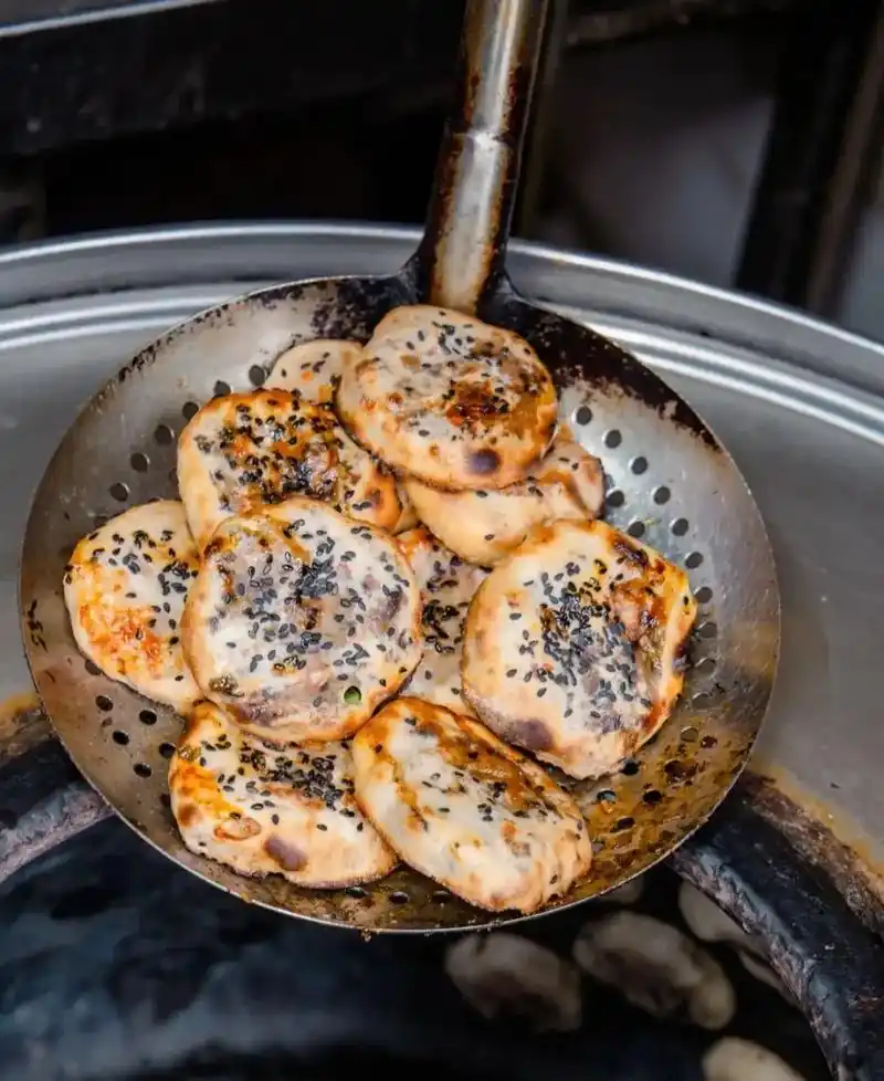 衢州烤饼.纯手工制作. 努力的人都相信饼的力量…… 欢迎新老 - 抖音