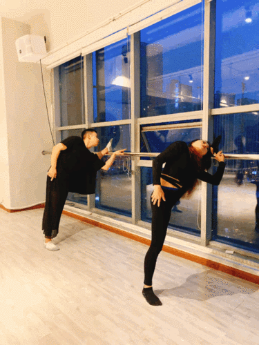 人人都会压腿练腿可是你真的压对了吗