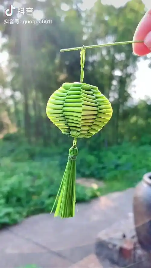 记忆里的小灯笼们非遗棕榈叶编织中秋节手工灯笼抖音青少年
