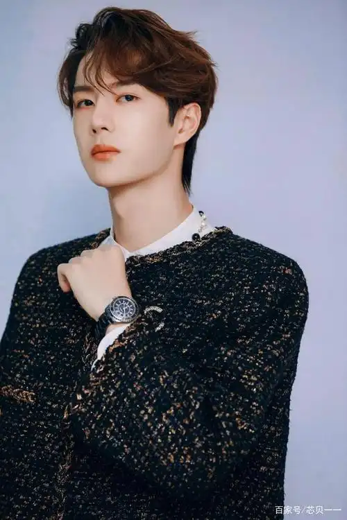 王一博帅气写真照来了,酷帅十足成熟儒雅