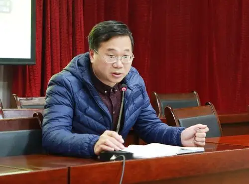 丹凤中学召开班主任工作经验交流研讨会