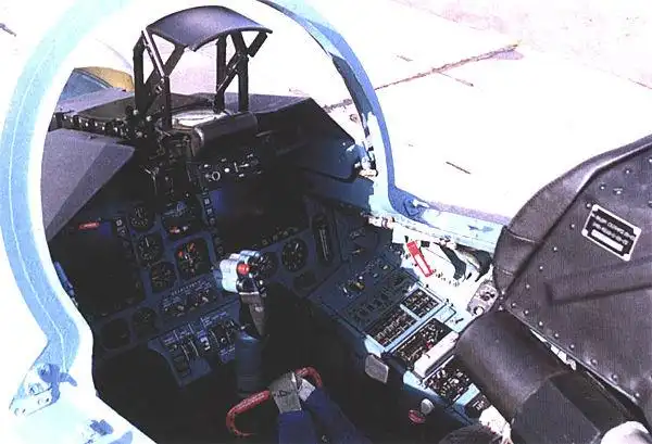 前座舱后座舱mkk 的火控雷达为 n001p 型 (注:p 即对地攻击),较 mki