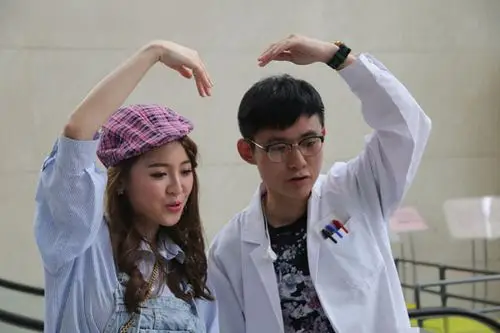 新歌声冠军学员蒋敦豪人气学员刘雪婧抵沪 票牛网再出新招