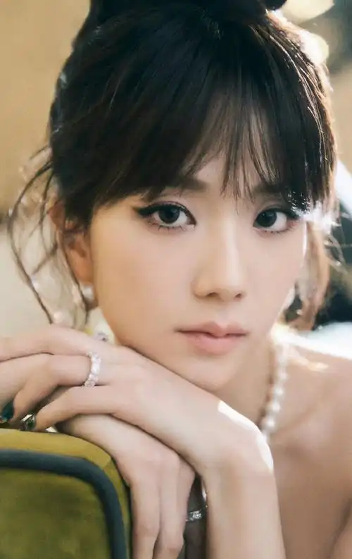 kimjisoo超话78156997#金智秀solo单曲#230404 tag版小卡