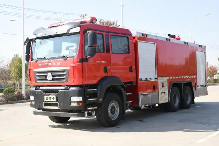 汕德卡12-15吨后双桥水罐消防车