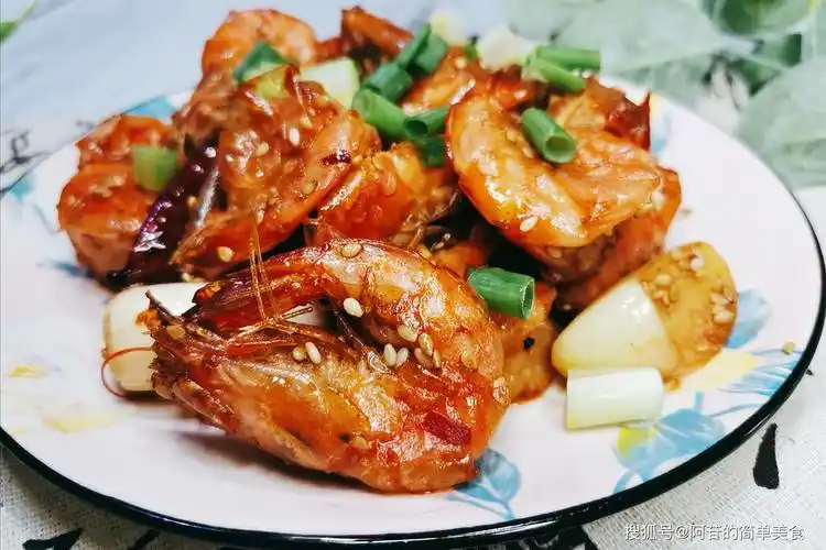 原创想吃美食自己在家做,一道解馋香辣油酥虾,喜欢就点个赞吧
