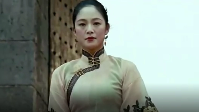 周韵《让子弹飞》中饰演花姐