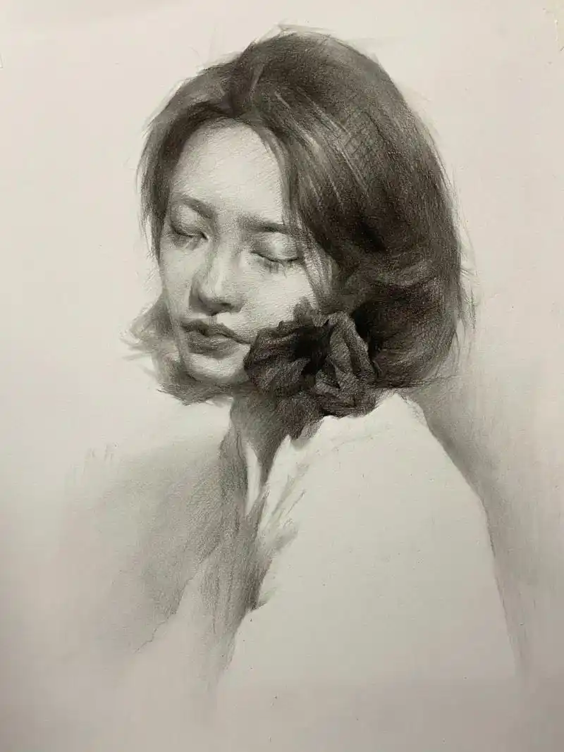 女孩素描头像带步骤 工具:欧丝丹炭笔 康颂素描纸 炭笔超级好用  欧丝
