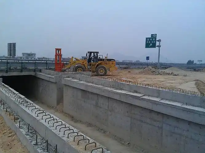 高速液压夯实机在桥涵台背回填施工中的应用及避免桥头跳车的技术探讨